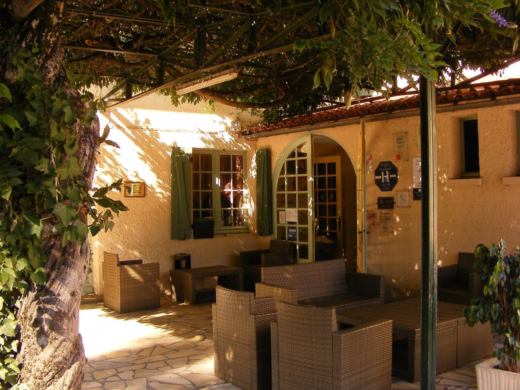 Logis Hotel Restaurant Du Pont Ambialet Exterior foto