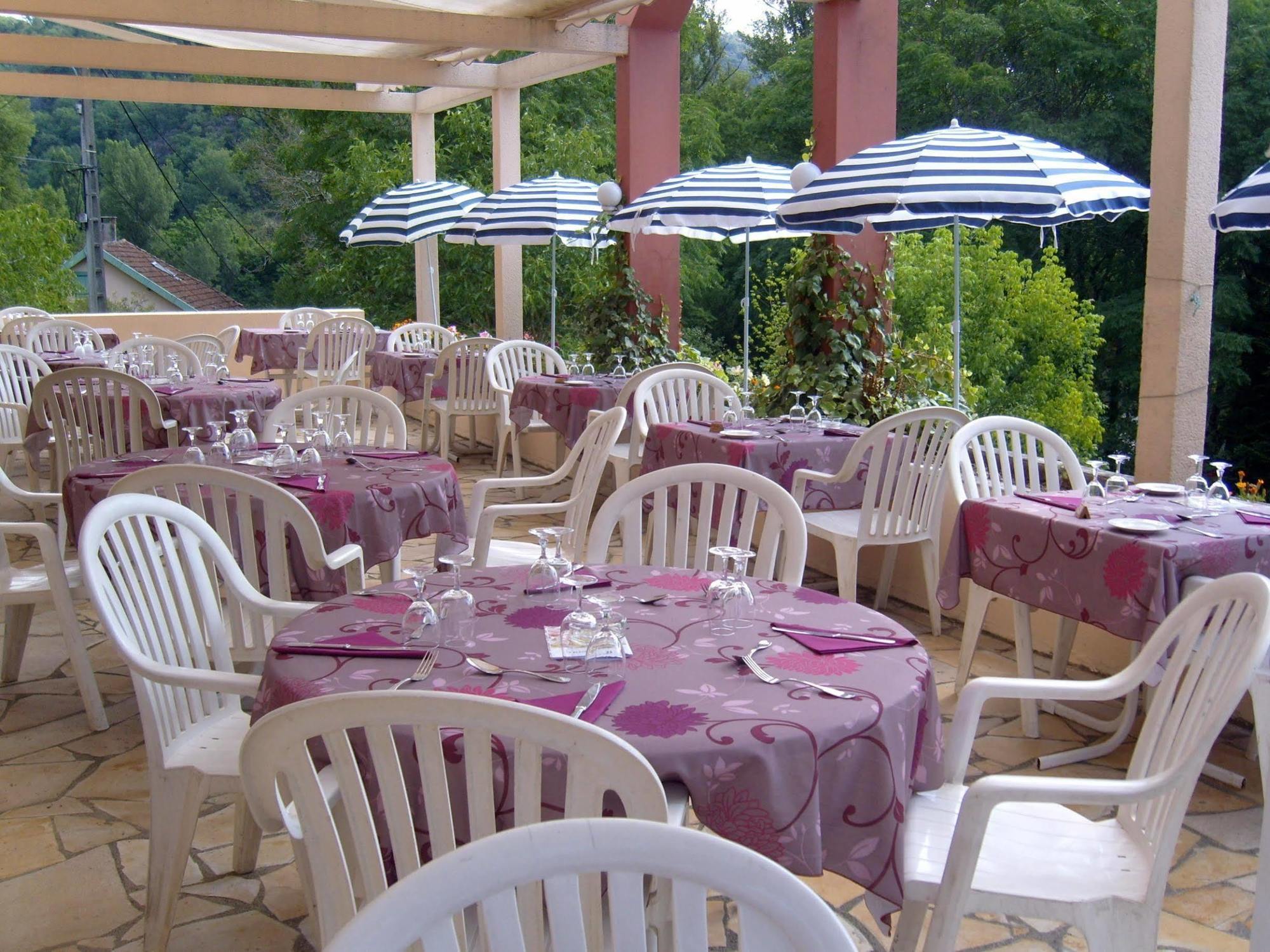 Logis Hotel Restaurant Du Pont Ambialet Exterior foto